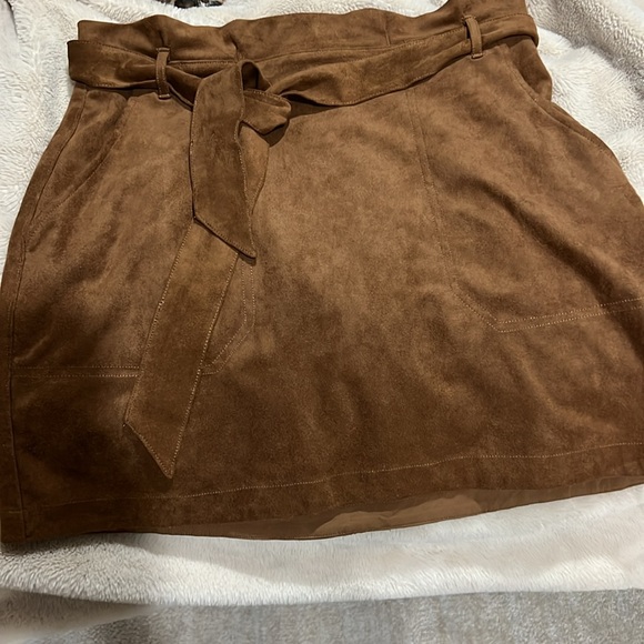 Abercrombie&f Fitch vegan suede mini skirt - Picture 5 of 8